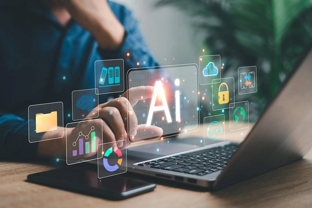 Persona trabajando en un computador con herramientas de inteligencia artificial